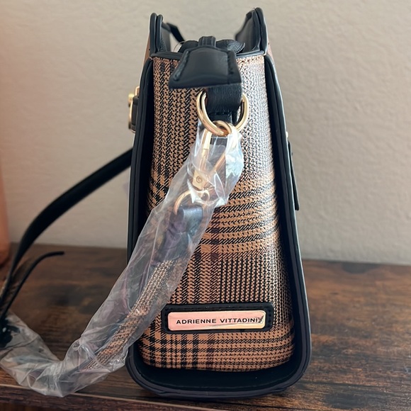 Adrienne Vittadini Wall Street Style Crossbody Purse - Picture 3 of 16